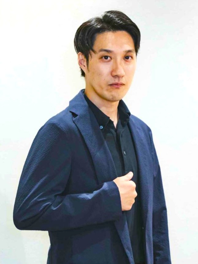 青島義仁 教授写真